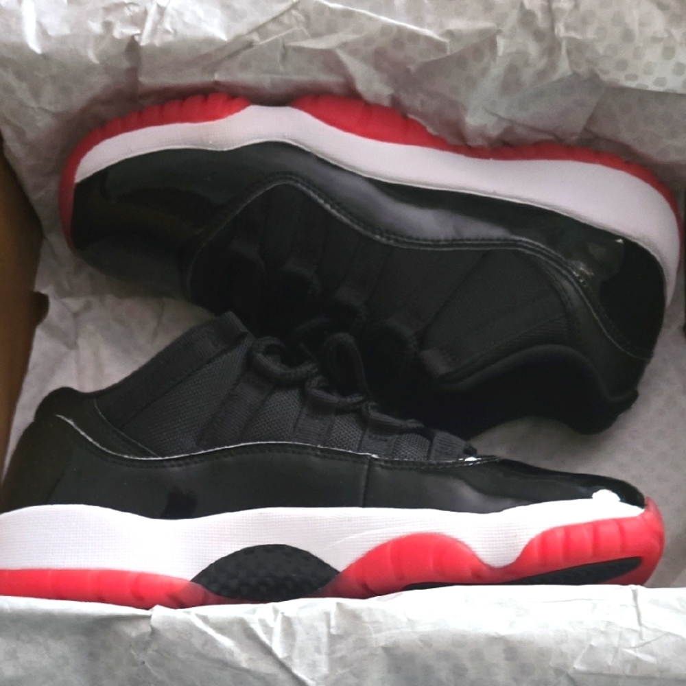 Jordan 11 Low Bred